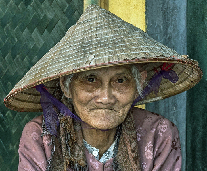 hat lady hdr documentary photography