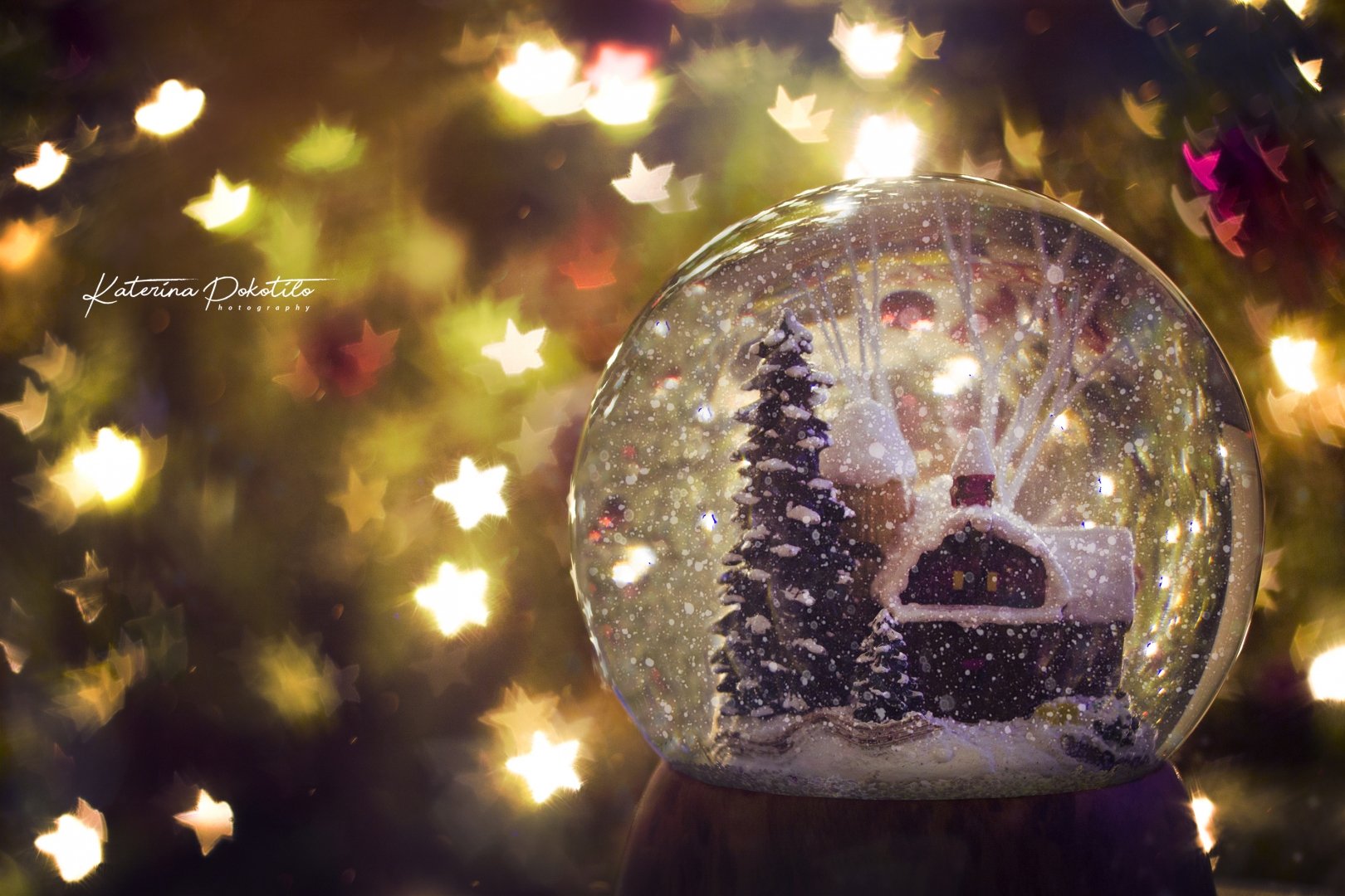 glass ball snow christmas