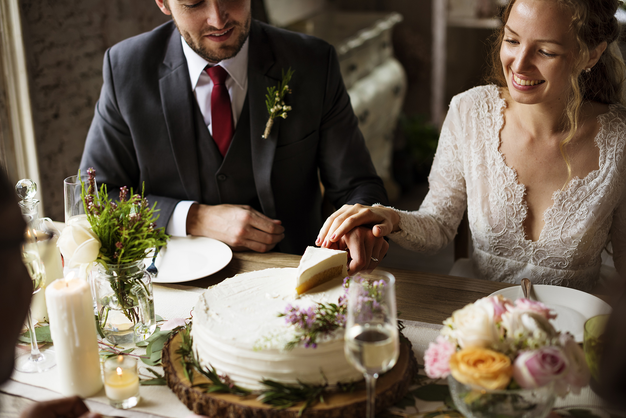 photographing the cake cutting